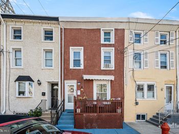 109 Roxborough Avenue