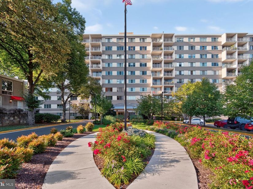 4977 Battery Lane 1921, Bethesda MD 20814
