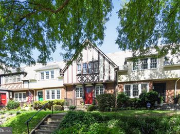 4459 Greenwich Parkway NW