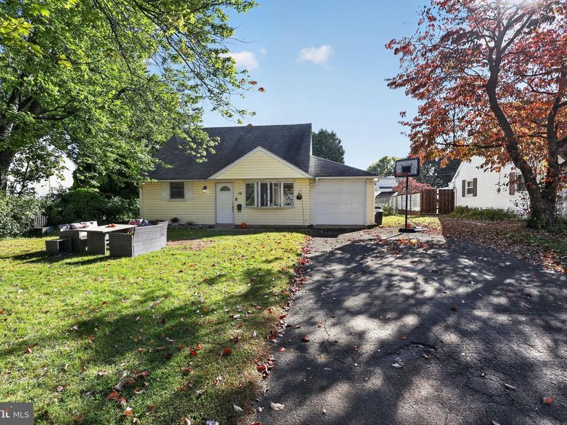 15 Drexel Road, Hatboro PA 19040