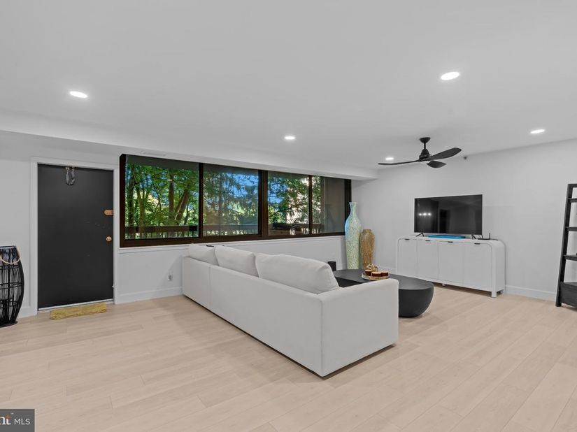 3709 S George Mason Drive 205E, Falls Church VA 22041