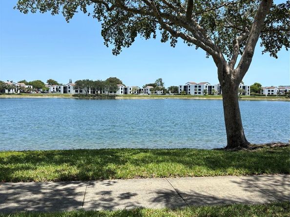 201 W Lake Pointe Dr 107, Oakland Park FL 33309