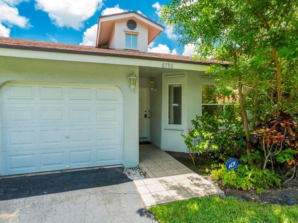 6796 N Pine Island Rd 6796, Tamarac FL 33321