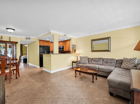 9121 Sunrise Lakes Blvd 106, Sunrise FL 33322