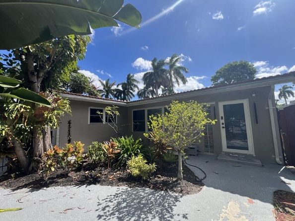 1042 Tyler St, Hollywood FL 33019
