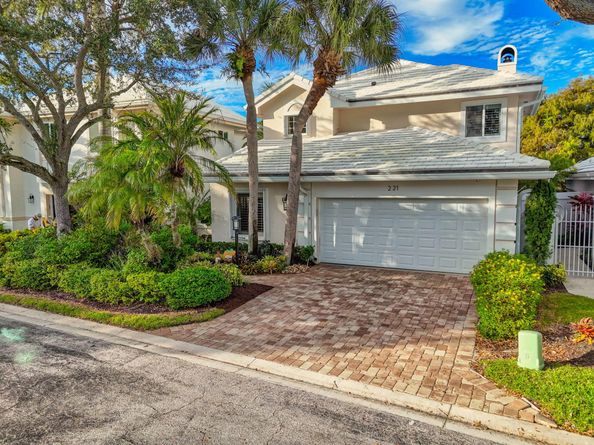 221 Canterbury Drive W, Palm Beach Gardens FL 33418