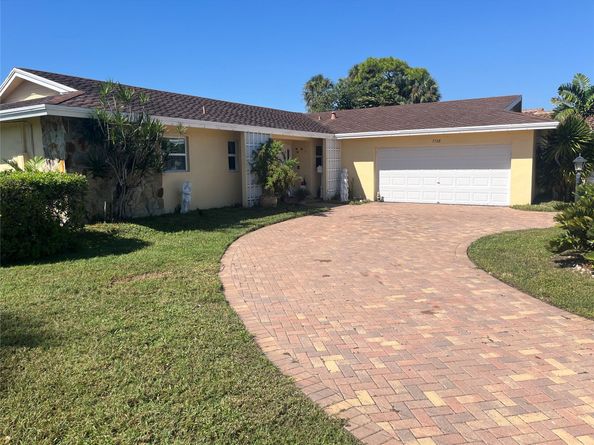 5728 S Bayberry Ln, Tamarac FL 33319