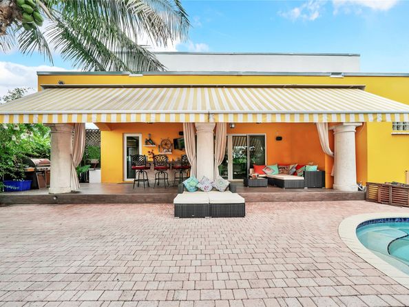 2631 Okeechobee Ln, Fort Lauderdale FL 33312