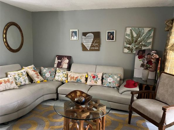 4171 NW 52nd Ave, Lauderdale Lakes FL 33319