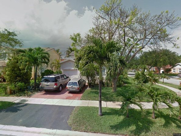 8741 SW 10th Street, Pembroke Pines FL 33025