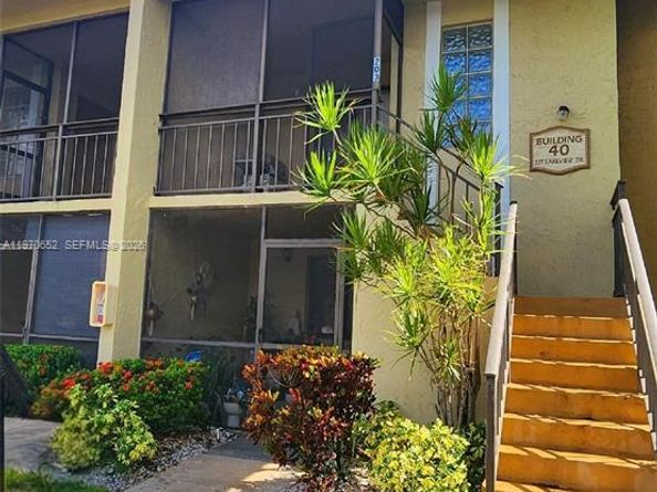 327 Lakeview Drive 103, Weston FL 33326