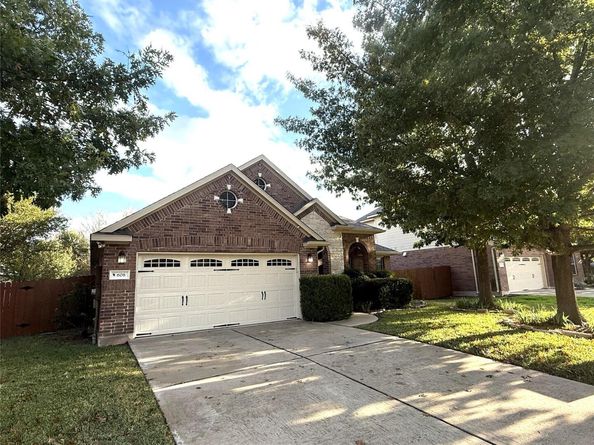 608 Pebblestone Walk DR, Cedar Park TX 78613
