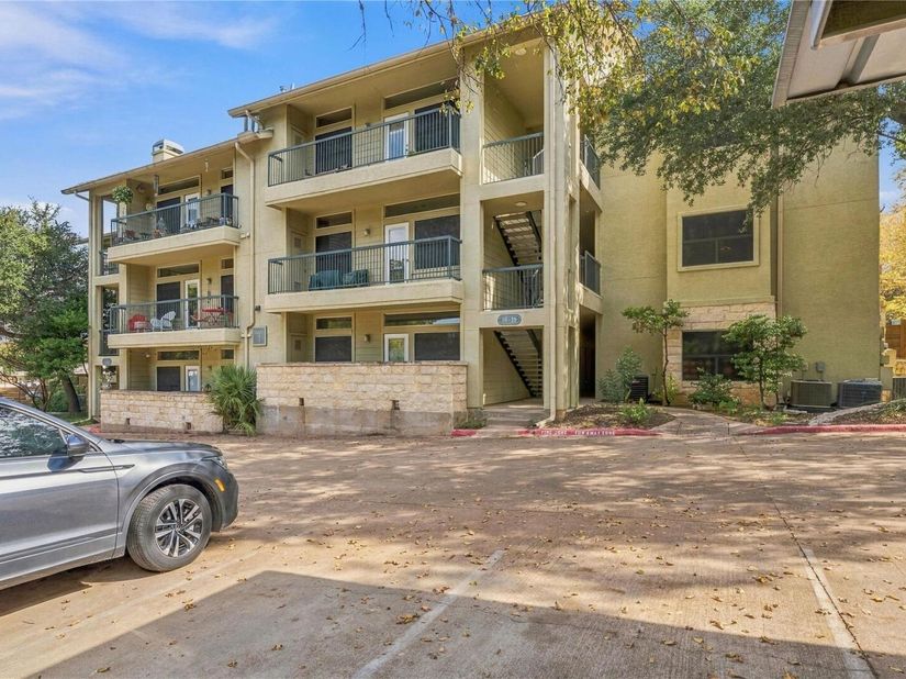 2209 Hancock DR 8, Austin TX 78756