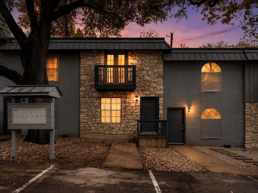 1912 Lightsey RD 4, Austin TX 78704