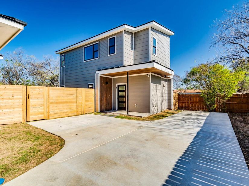 206 E Wonsley DR 2, Austin TX 78753