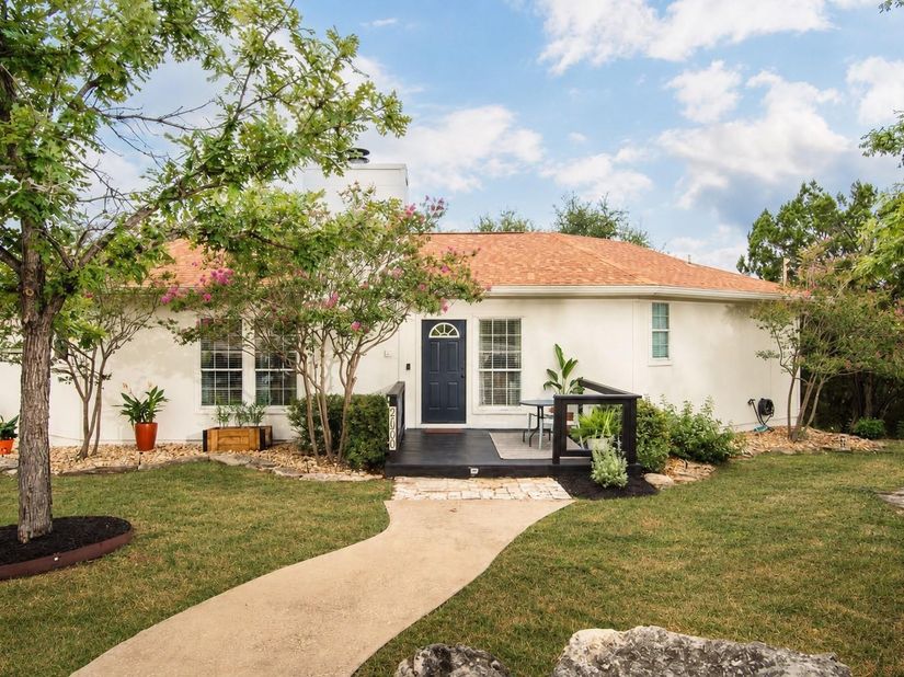 21900 Moulin DR, Spicewood TX 78669
