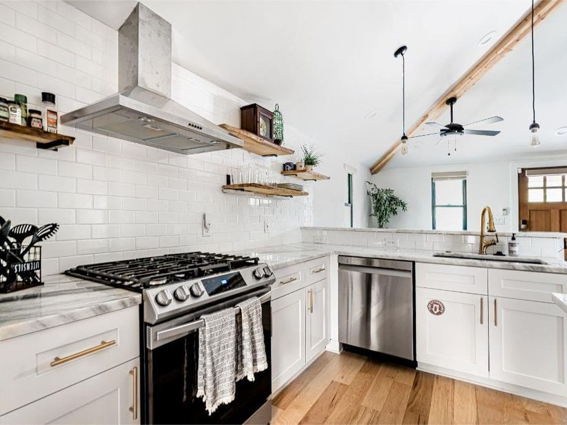 1911 College ROW, Austin TX 78702