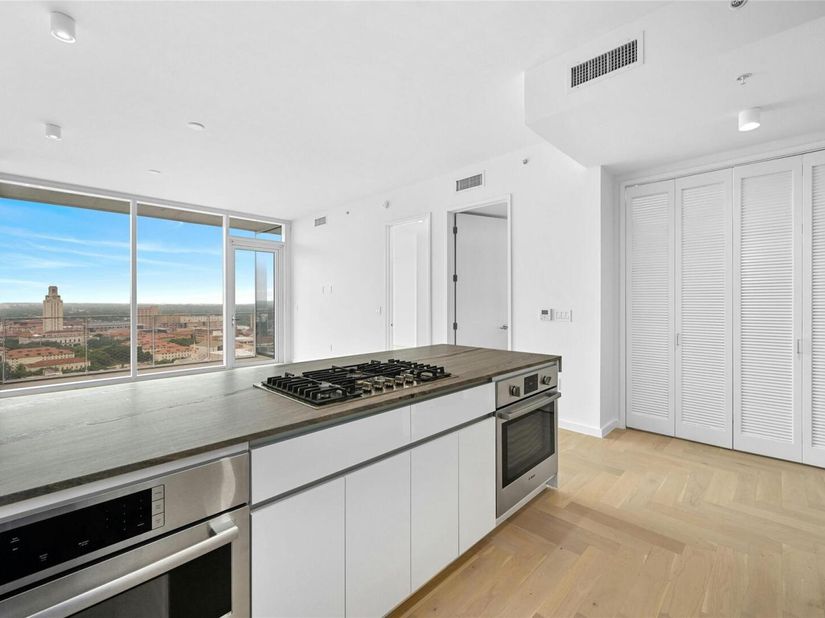 313 W 17th ST 2402, Austin TX 78701