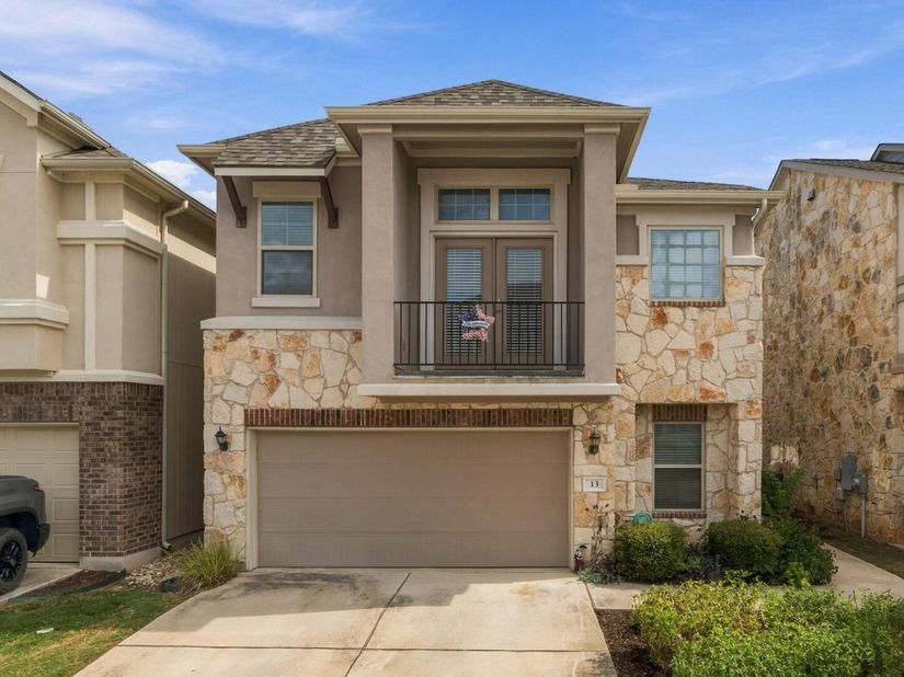 2105 Town Centre DR 13, Round Rock TX 78664