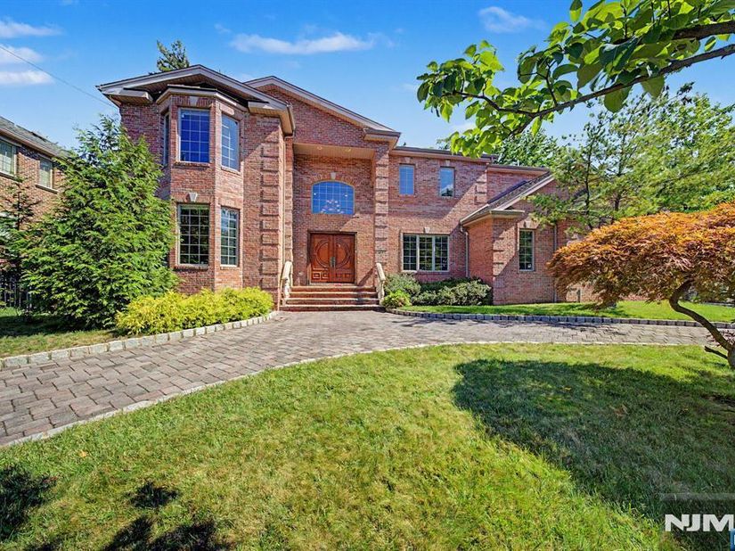 217 Lyncrest Road, Englewood Cliffs NJ 07632