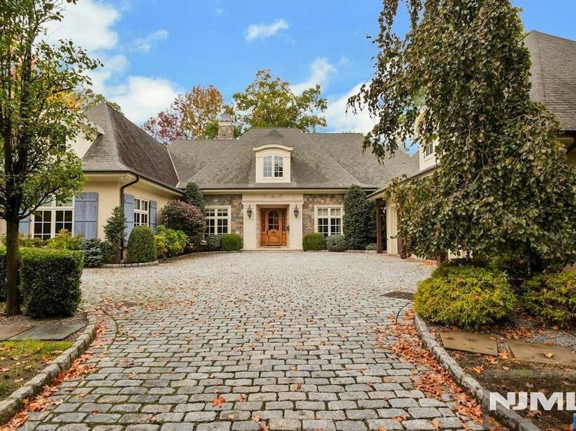 74 Roberts Road, Englewood Cliffs NJ 07632