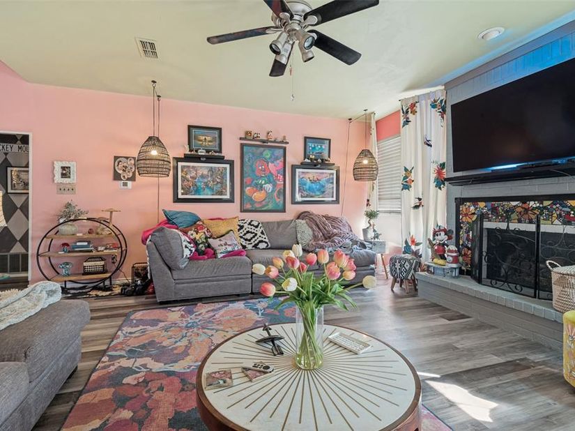 925  Rio Vista Lane , Arlington Texas 76017