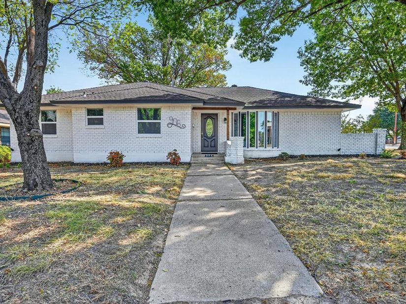 906  Pinedale Lane , Dallas Texas 75241