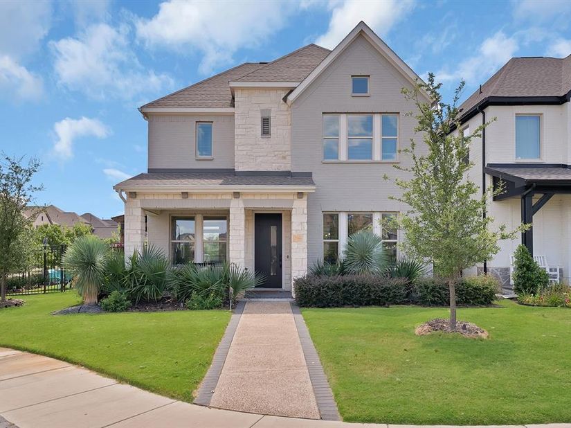 708  Prairie Falcon Drive , Arlington Texas 76005