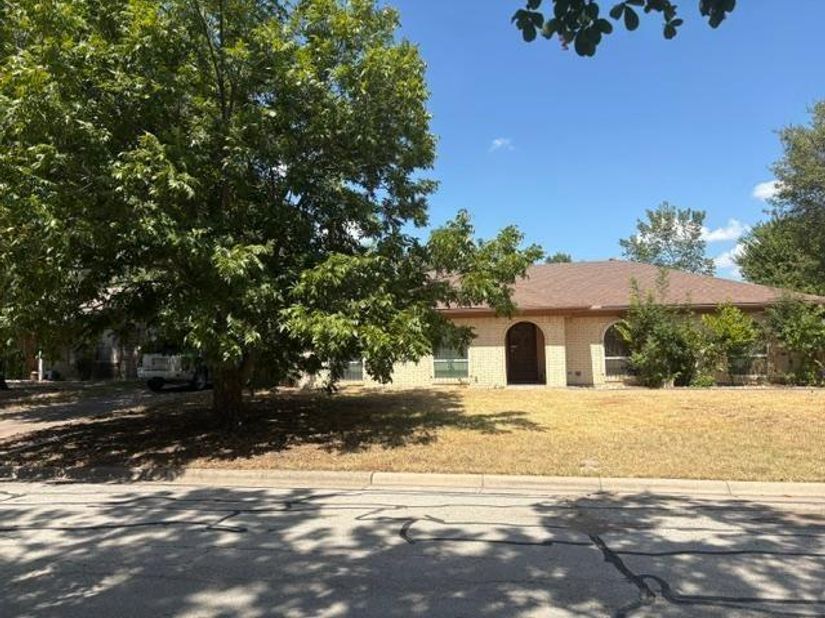 2011  Elmridge Drive , Arlington Texas 76012