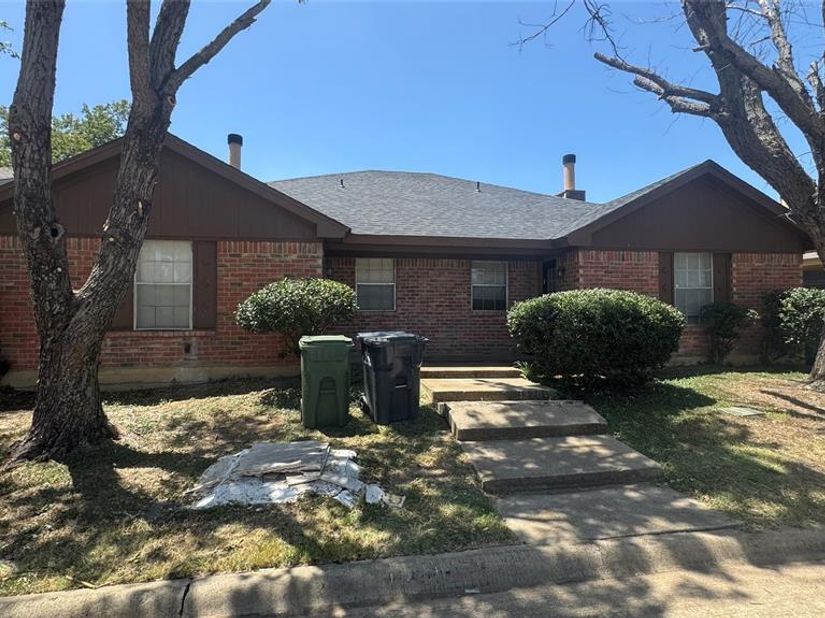 1036  Enfilar Lane , Arlington Texas 76017