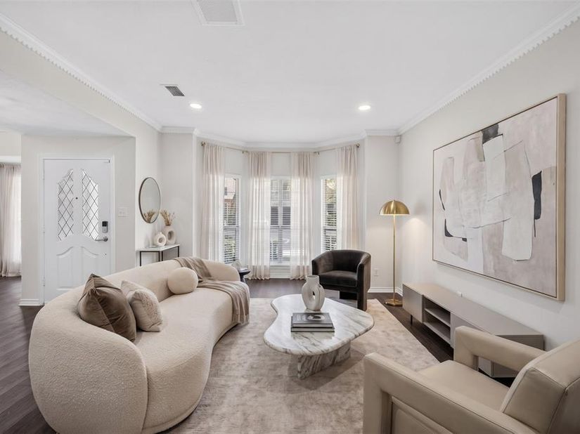 1319  Birkenhead Court , Dallas Texas 75204