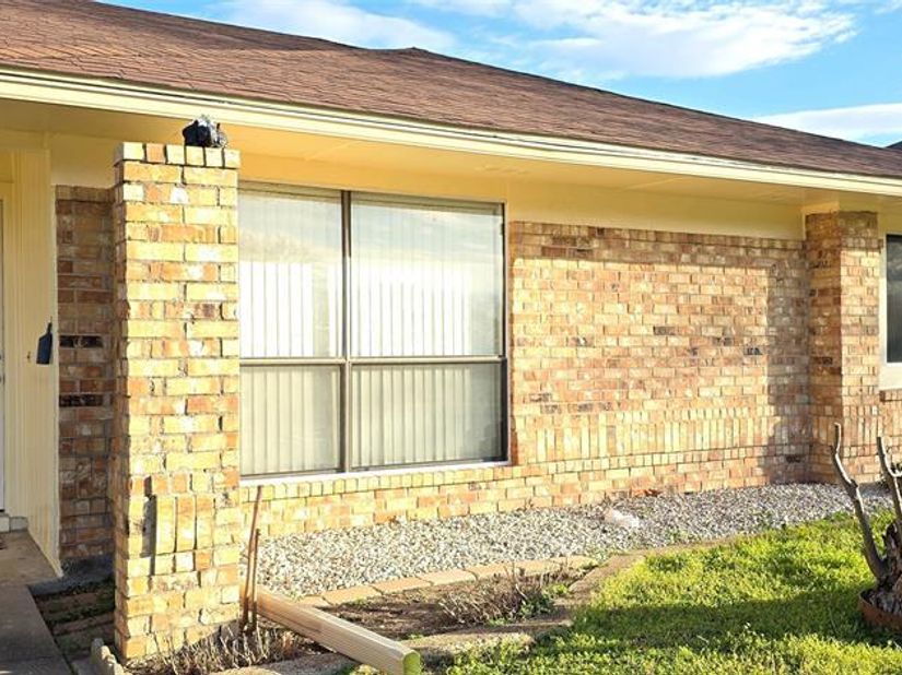2224  Limestone Lane , Garland Texas 75040