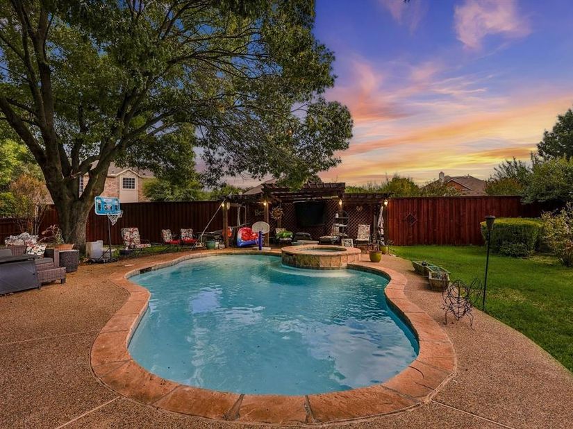 1906  Chapel Cove , Rowlett Texas 75088