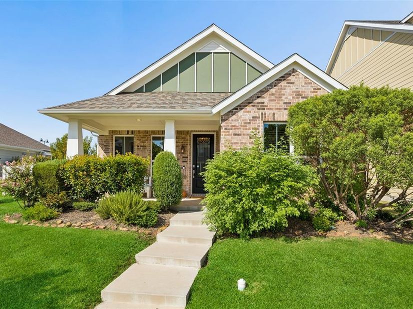 1409  Ellis Lane , Aubrey Texas 76227