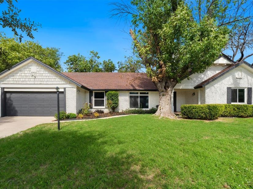 8116  Bangor Drive , Benbrook Texas 76116