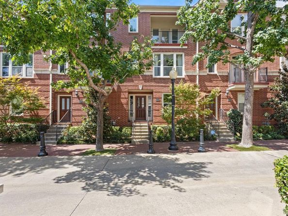 2514  Worthington Street , Dallas Texas 75204