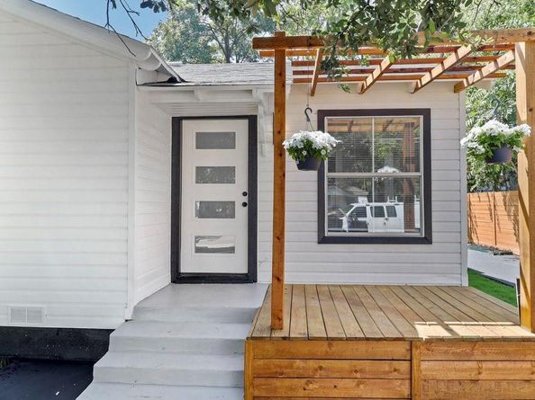 3910  Shelley Boulevard , Dallas Texas 75211