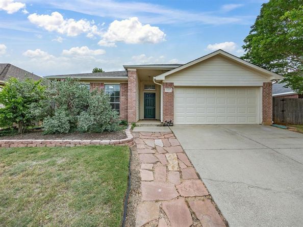 1123  Greenview Lane , Kennedale Texas 76060
