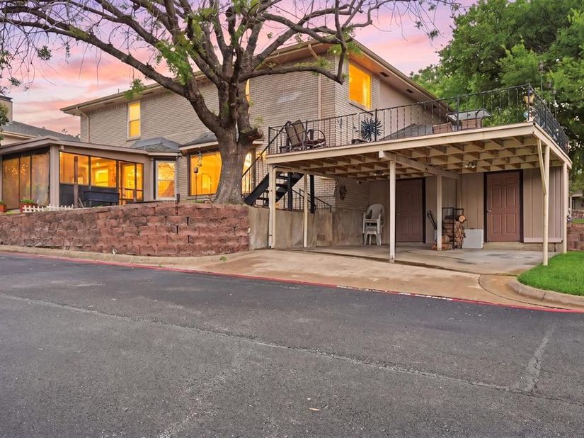 5860  Marina Drive  24, Garland Texas 75043