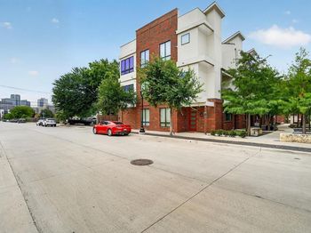 321  College Avenue 