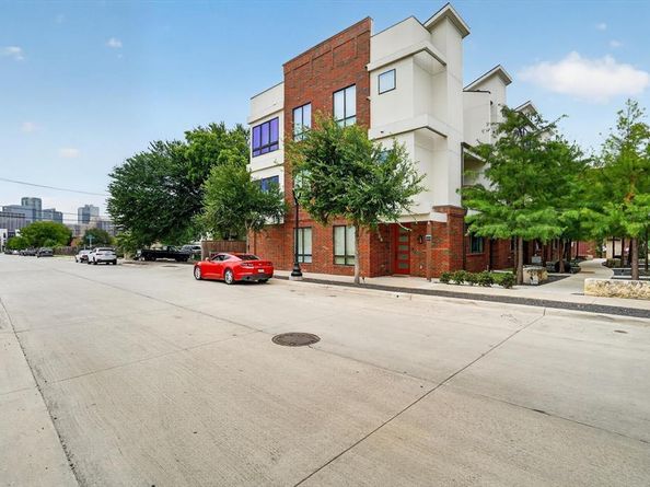 321  College Avenue , Fort Worth Texas 76104