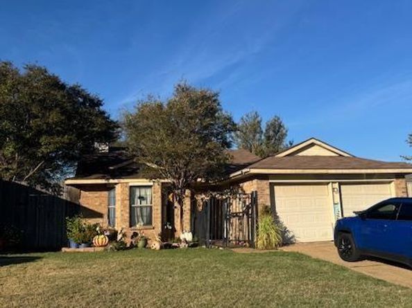 115  Valley Spring Drive , Arlington Texas 76018