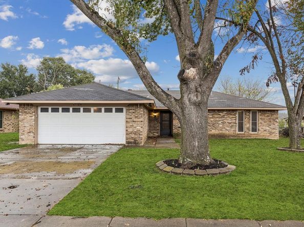 236  Evelyn Street , DeSoto Texas 75115