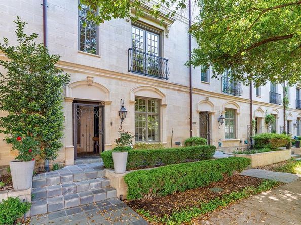 2222  Worthington Street , Dallas Texas 75204