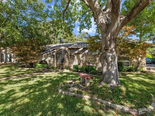 1713  Venetian Circle , Arlington Texas 76013