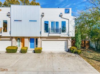 1262 N Prairie Avenue 