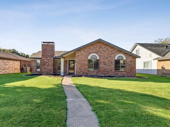 2926  Chariot Lane , Garland Texas 75044