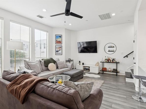 2100 N Fitzhugh Avenue  D, Dallas Texas 75204