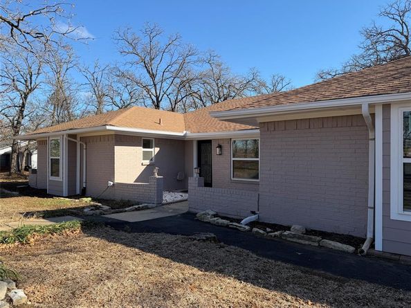 129  Oak Trail , Burleson Texas 76028