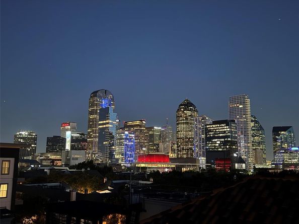 2211  Worthington Street , Dallas Texas 75204